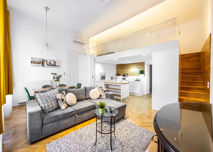 Charming & Elegant Grand Suite Next To The Fashion St\'